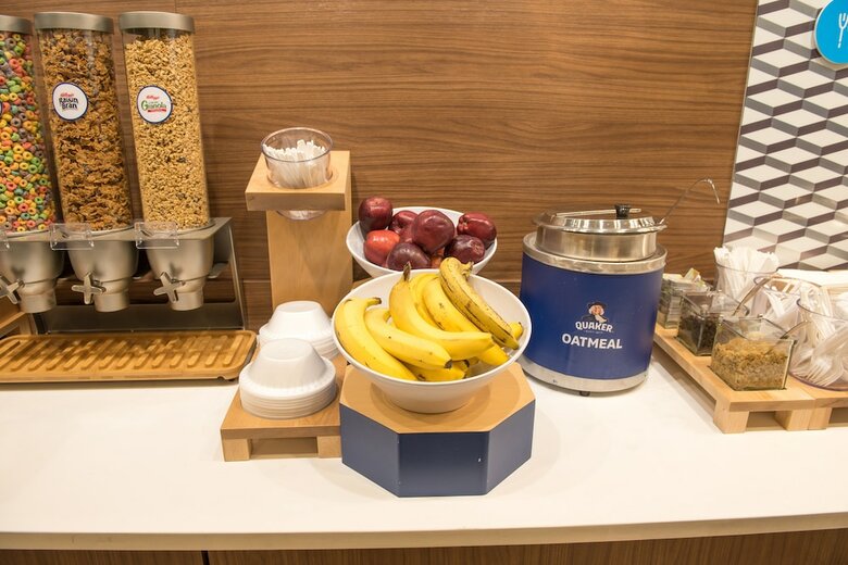 Hotel Holiday Inn Express And Suites Warsaw - E Center