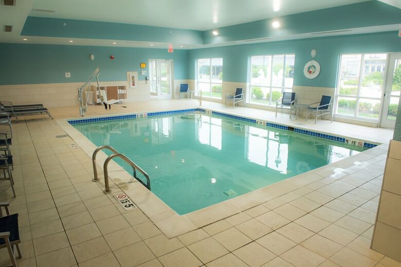 Hotel Holiday Inn Express And Suites Warsaw - E Center