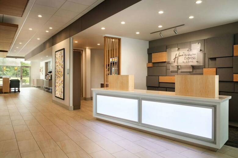 Hotel Holiday Inn Express And Suites Warsaw - E Center