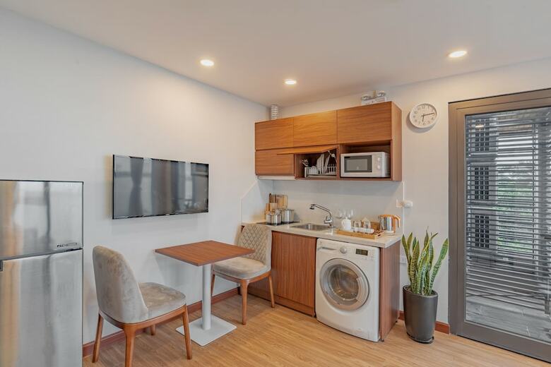 Aparthotel Moon West Lake Serviced Apartment