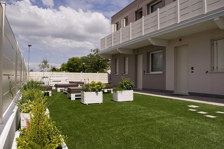 Hotel Home Suites Home