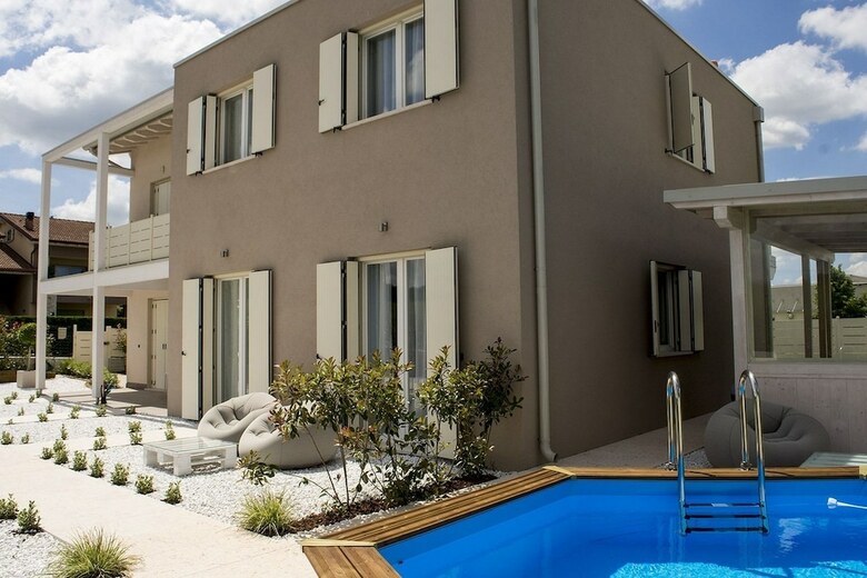Hotel Home Suites Home
