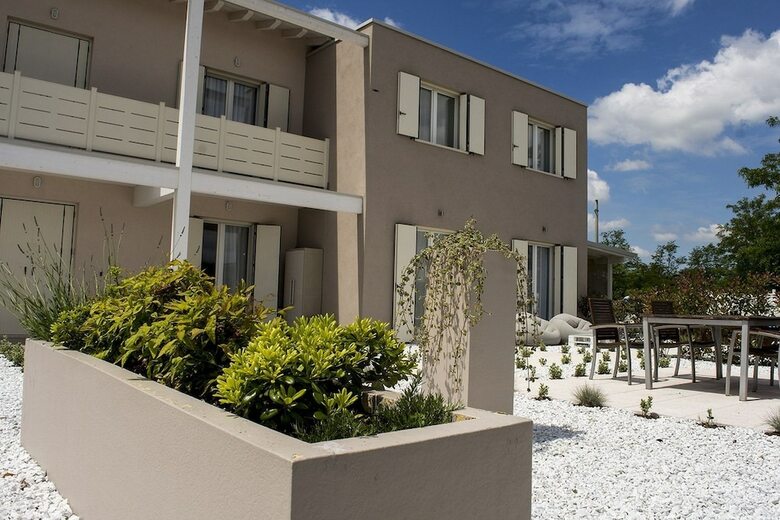 Hotel Home Suites Home