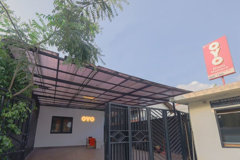 Hotel Oyo 442 Koen Hanare