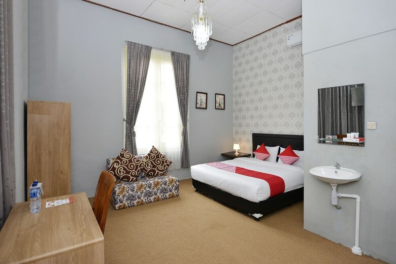 Hostal Oyo 1303 Golden Inn 2