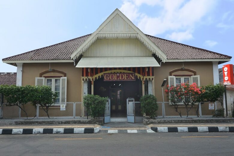 Hostal Oyo 1303 Golden Inn 2