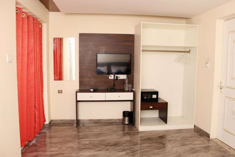 Hotel Alegria Whitehouse Mambakkam