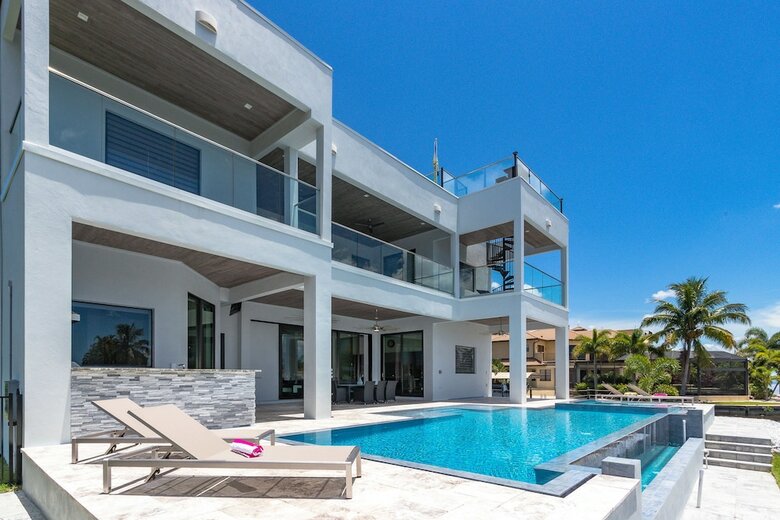 Villa Cosmopolitan By Vacationhit