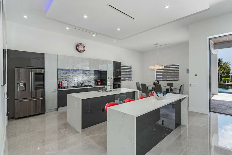 Villa Cosmopolitan By Vacationhit