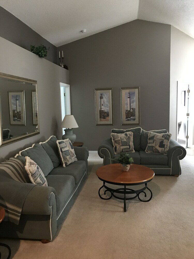 4 Bedroom Pool Home