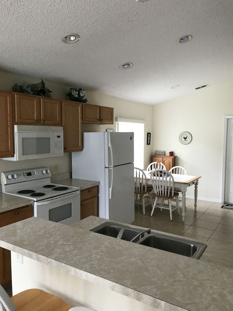 4 Bedroom Pool Home