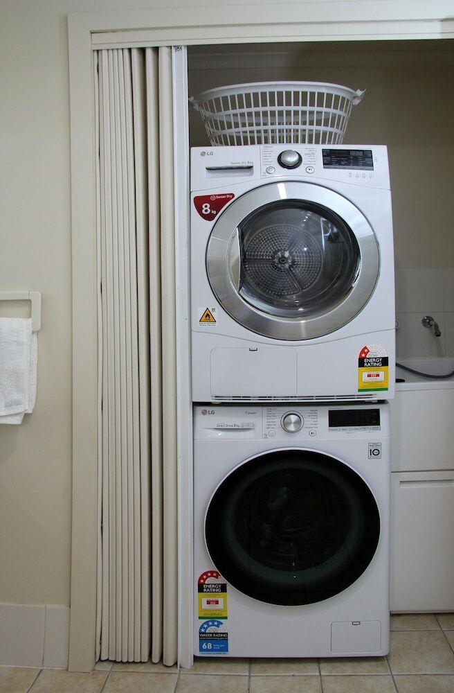 Adelaide Central Apartment - 3br, 2bath & Carpark