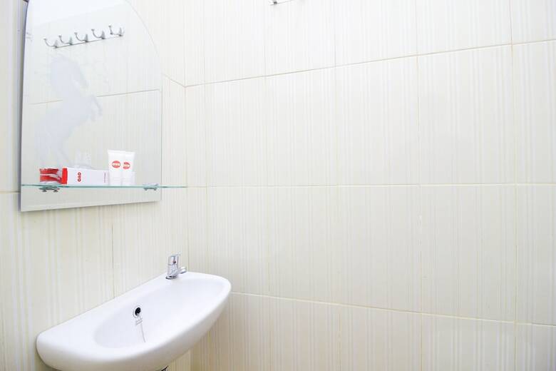 Hostal Oyo 962 Family Homestay