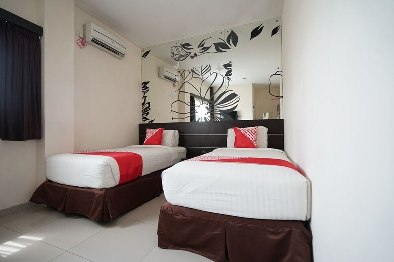 Hostal Oyo 1328 Hotel City