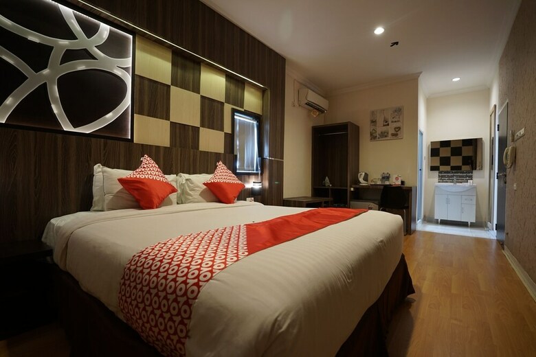 Hostal Oyo 1328 Hotel City
