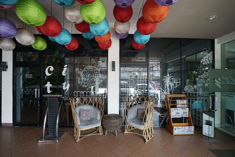 Hostal Oyo 1328 Hotel City
