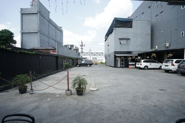 Hostal Oyo 1328 Hotel City