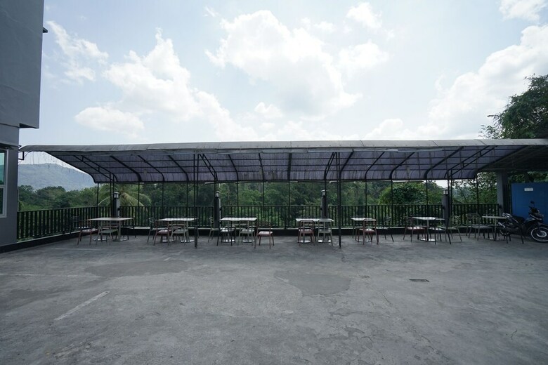 Hostal Oyo 1328 Hotel City