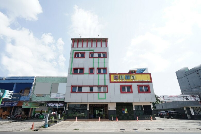 Hostal Oyo 1328 Hotel City