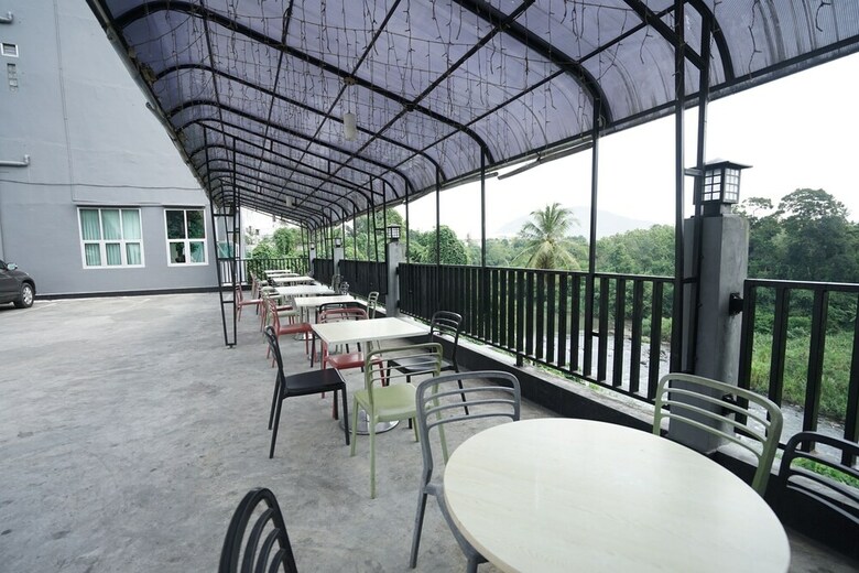 Hostal Oyo 1328 Hotel City