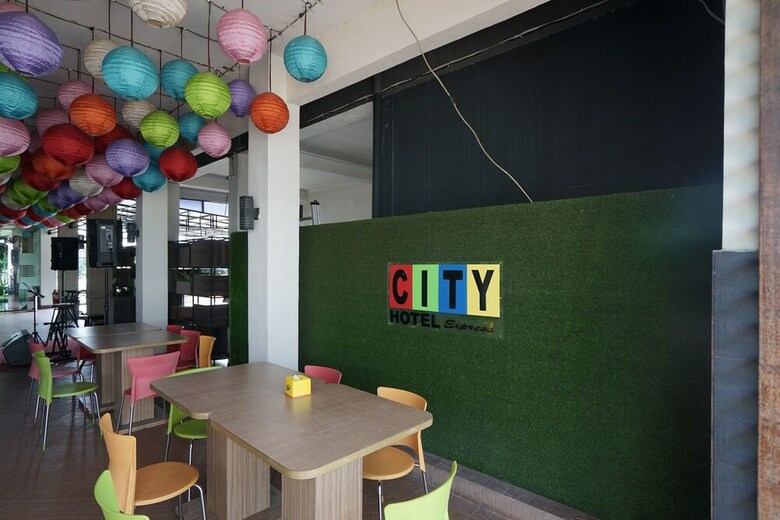 Hostal Oyo 1328 Hotel City