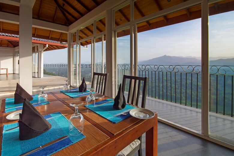 Hotel Ceyloni Panorama Resort