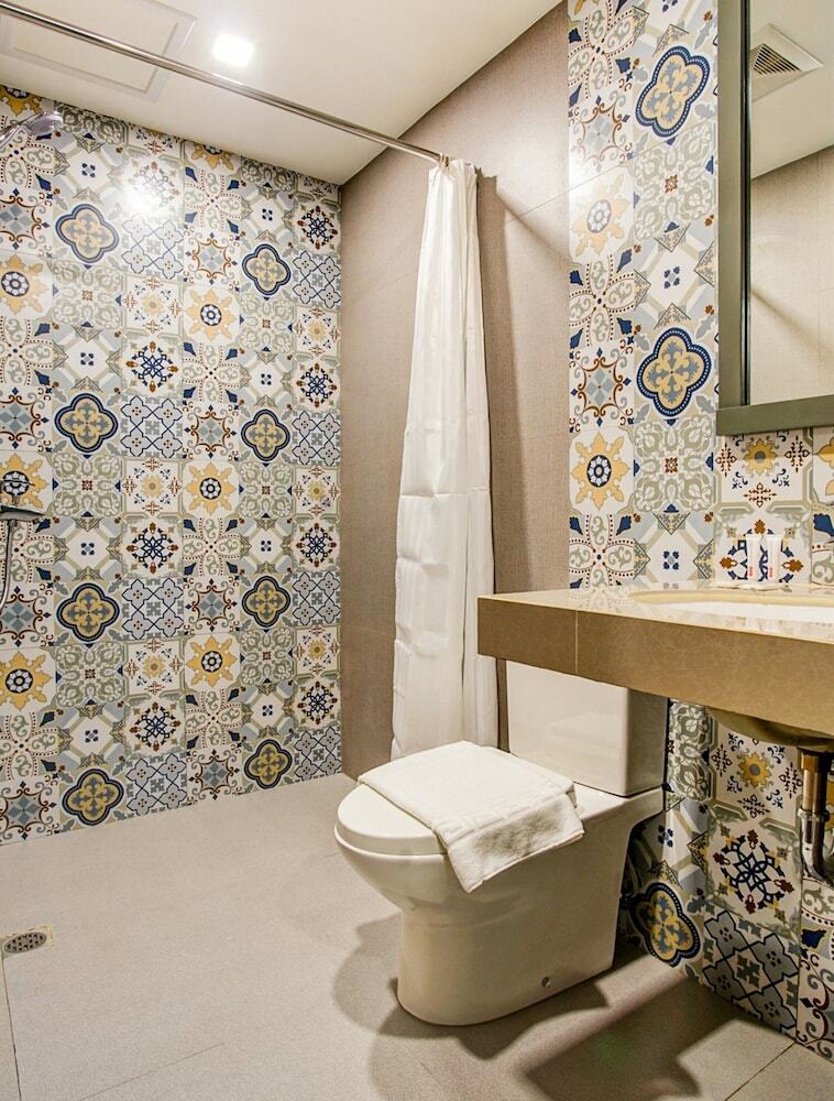 Hotel Oyo 188 Mikos Residences Bonifacio