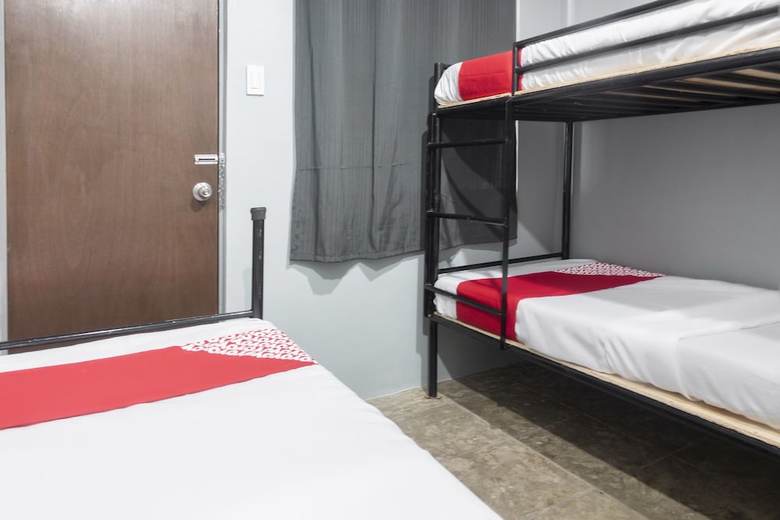 Hostal Oyo 561 Abn Hostel