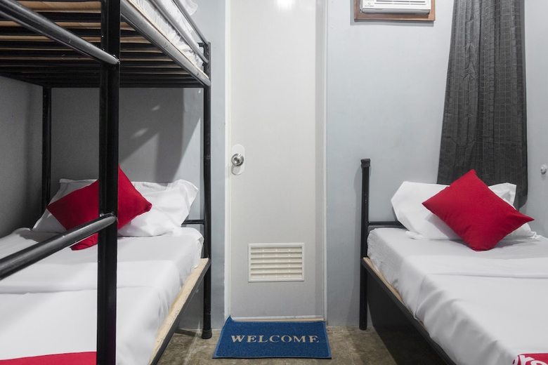 Hostal Oyo 561 Abn Hostel