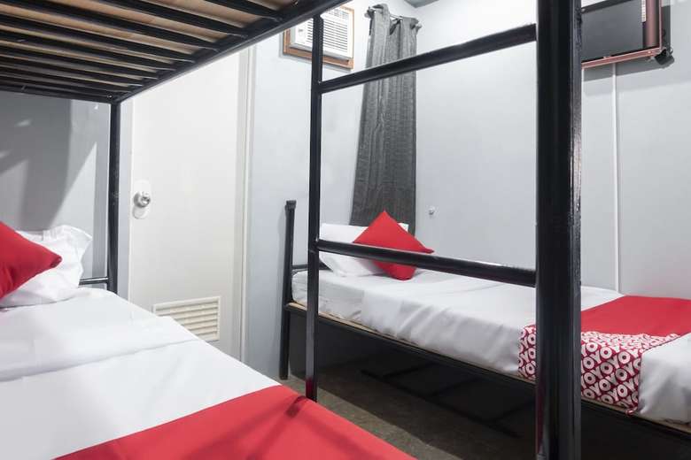 Hostal Oyo 561 Abn Hostel