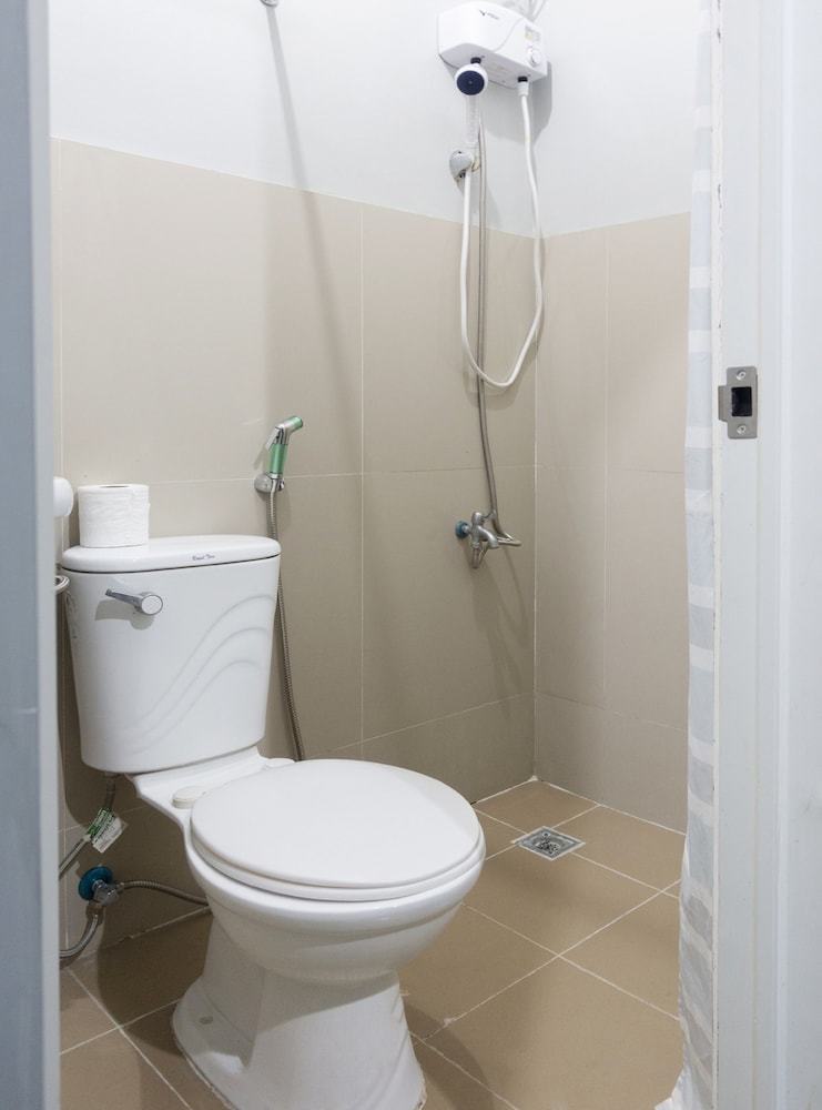 Hostal Oyo 561 Abn Hostel