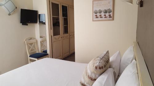 Hotel Logis Le Mas Du Colombier