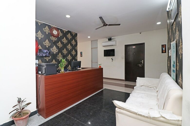 Hotel Oyo 28416 Ananya Royals