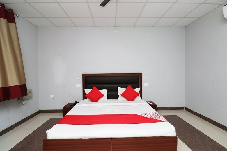 Hotel Oyo 28416 Ananya Royals