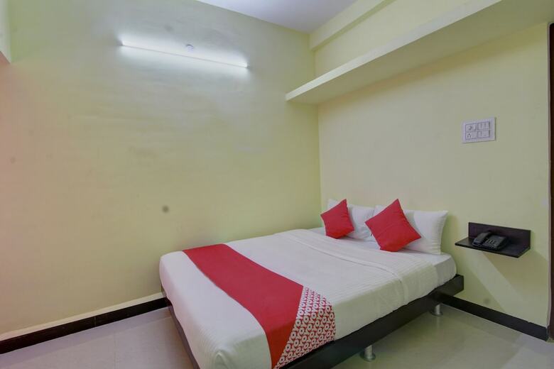 Hotel Oyo 24332 Lotus Stays