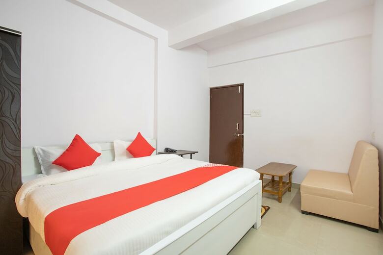 Oyo 28691 Hotel Golden Star