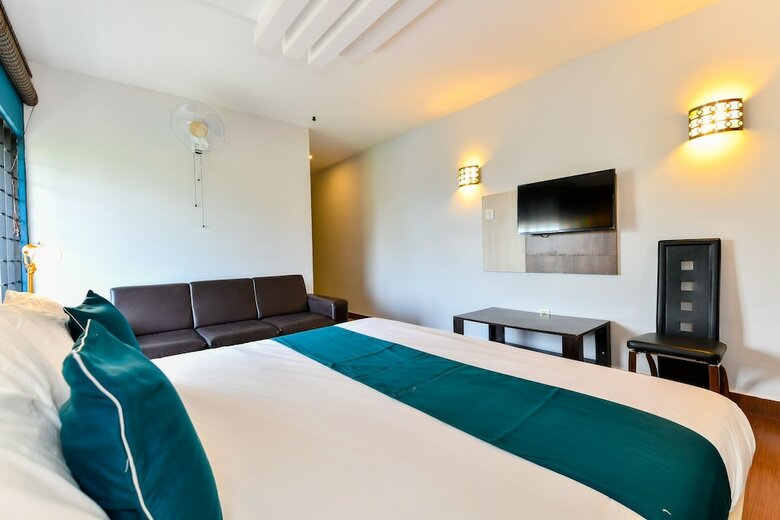 Hotel Silverkey Executive Stays 40794 Empire Plaza