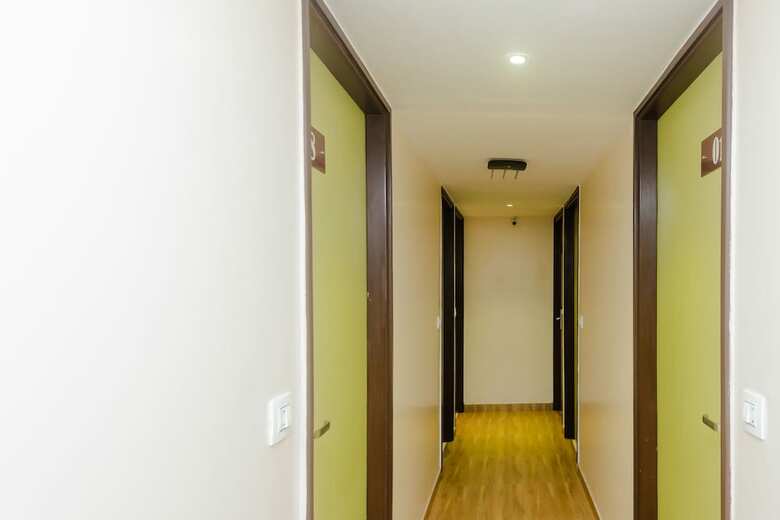 Hotel Capital O 29704 Regal International
