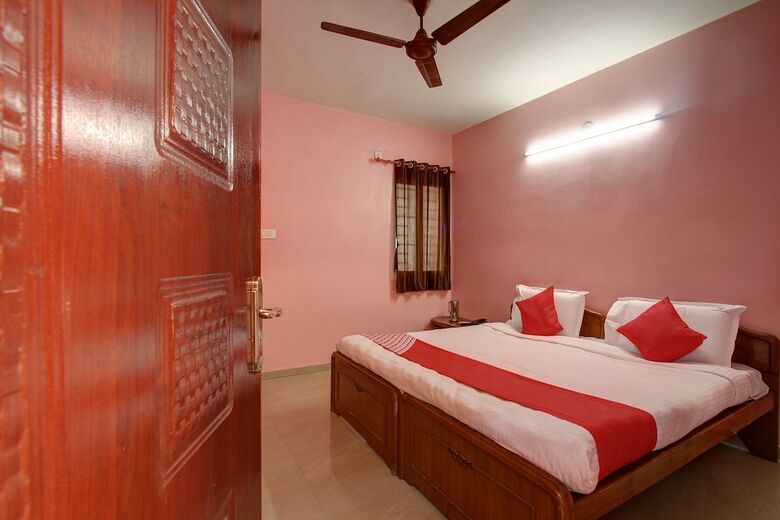 Oyo 28738 Abbirami Hotels