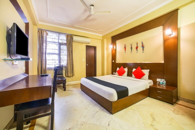 Capital O 38526 Hotel Epic