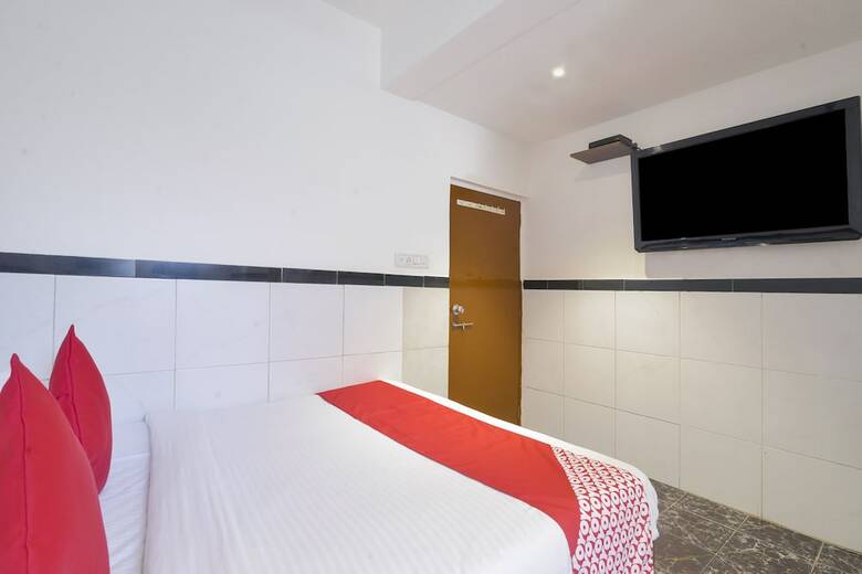 Hotel Oyo 24337 Akshaya Lodging