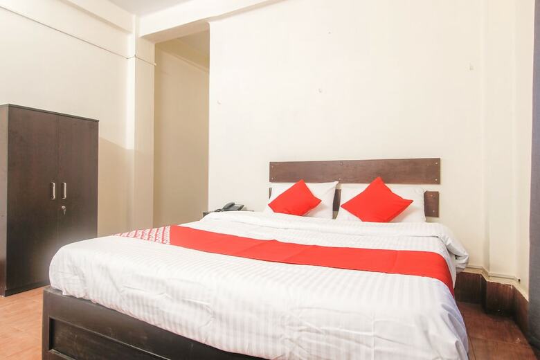 Hotel Oyo 22421 Indiraj