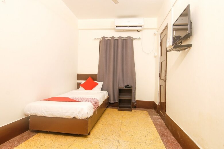 Hotel Oyo 22421 Indiraj