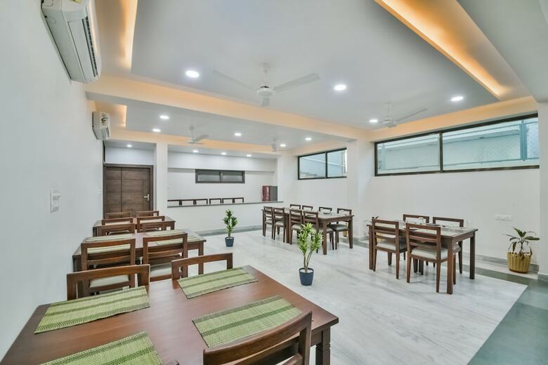 Hotel Capital O 40000 The Sejour