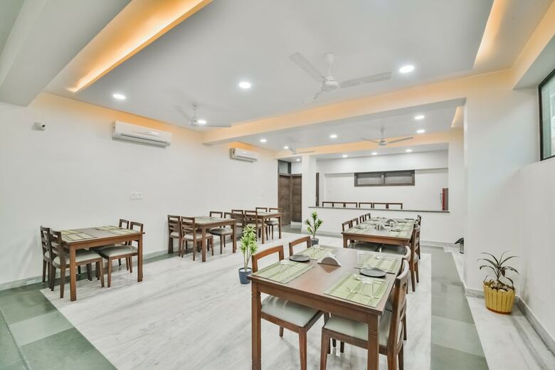 Hotel Capital O 40000 The Sejour