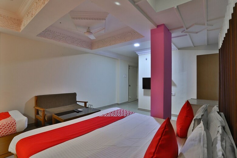 Oyo 27897 Hotel The Grand Bansi