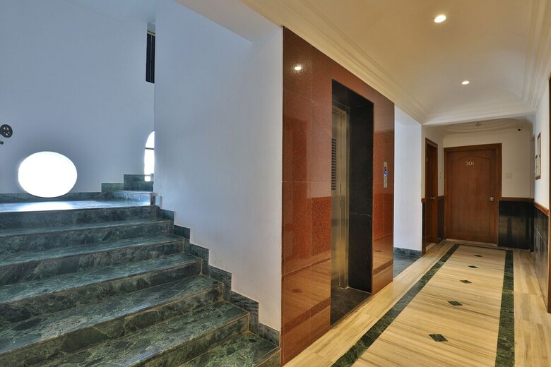 Oyo 27897 Hotel The Grand Bansi