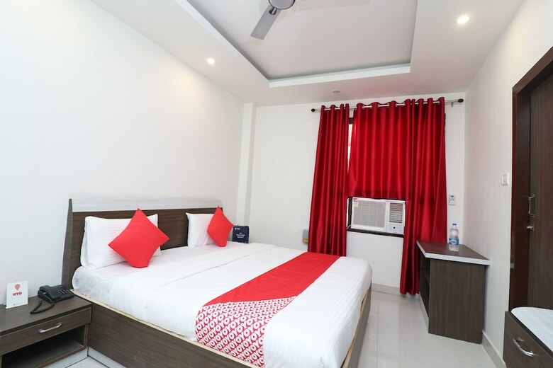 Hotel Oyo 18848 Paradise Inn