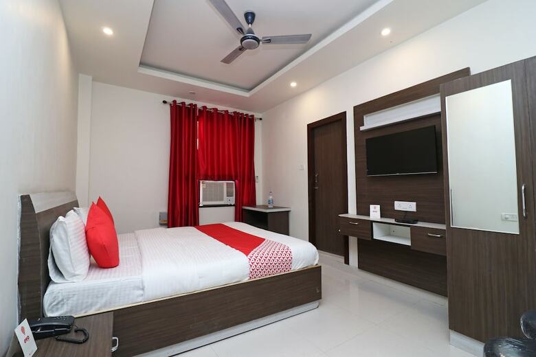 Hotel Oyo 18848 Paradise Inn
