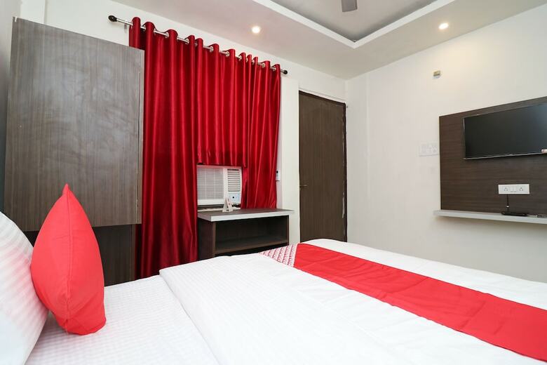 Hotel Oyo 18848 Paradise Inn